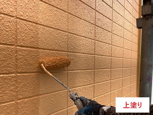 アパート外壁塗装の上塗り！