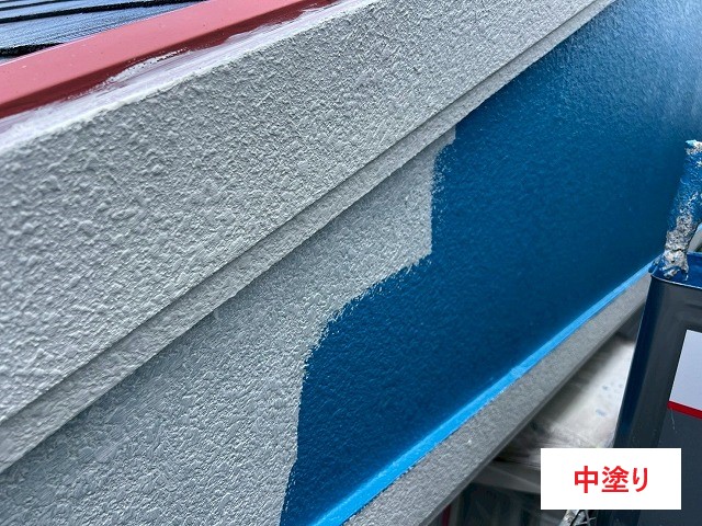 アパート外壁塗装の中塗り！