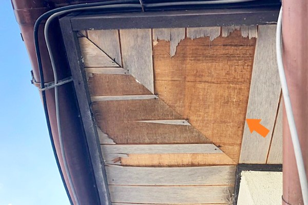 軒天の破損で工事を実施しました♪