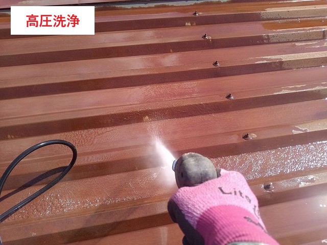 折板屋根のメンテナンス　塗装で回復！