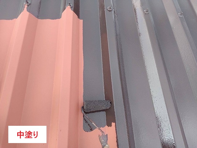 折板屋根のメンテナンス　塗装で回復！