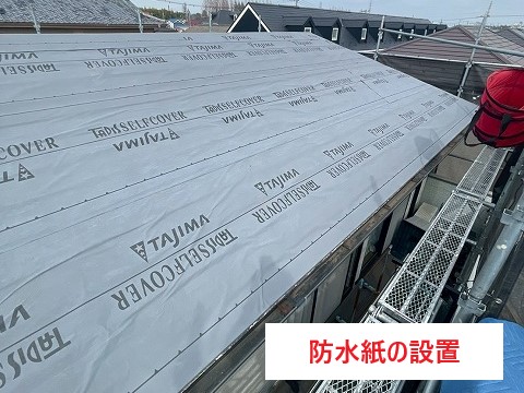 その屋根大丈夫?パミール屋根をカバー工事!