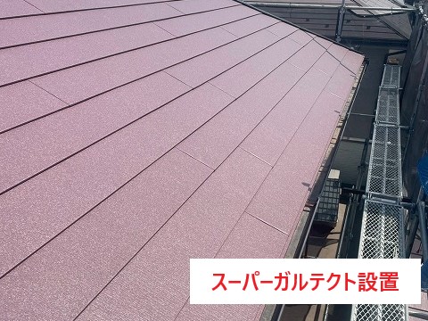 その屋根大丈夫?パミール屋根をカバー工事!