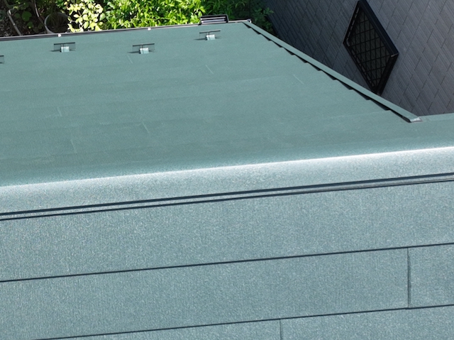 スレート屋根の屋根カバー工法完了