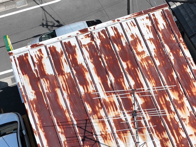 トタン屋根の屋根カバー工法前