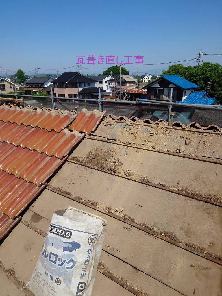 鳩山町で野地板、防水シートも交換！既存の屋根材を再利用！瓦葺き直し工事です！！