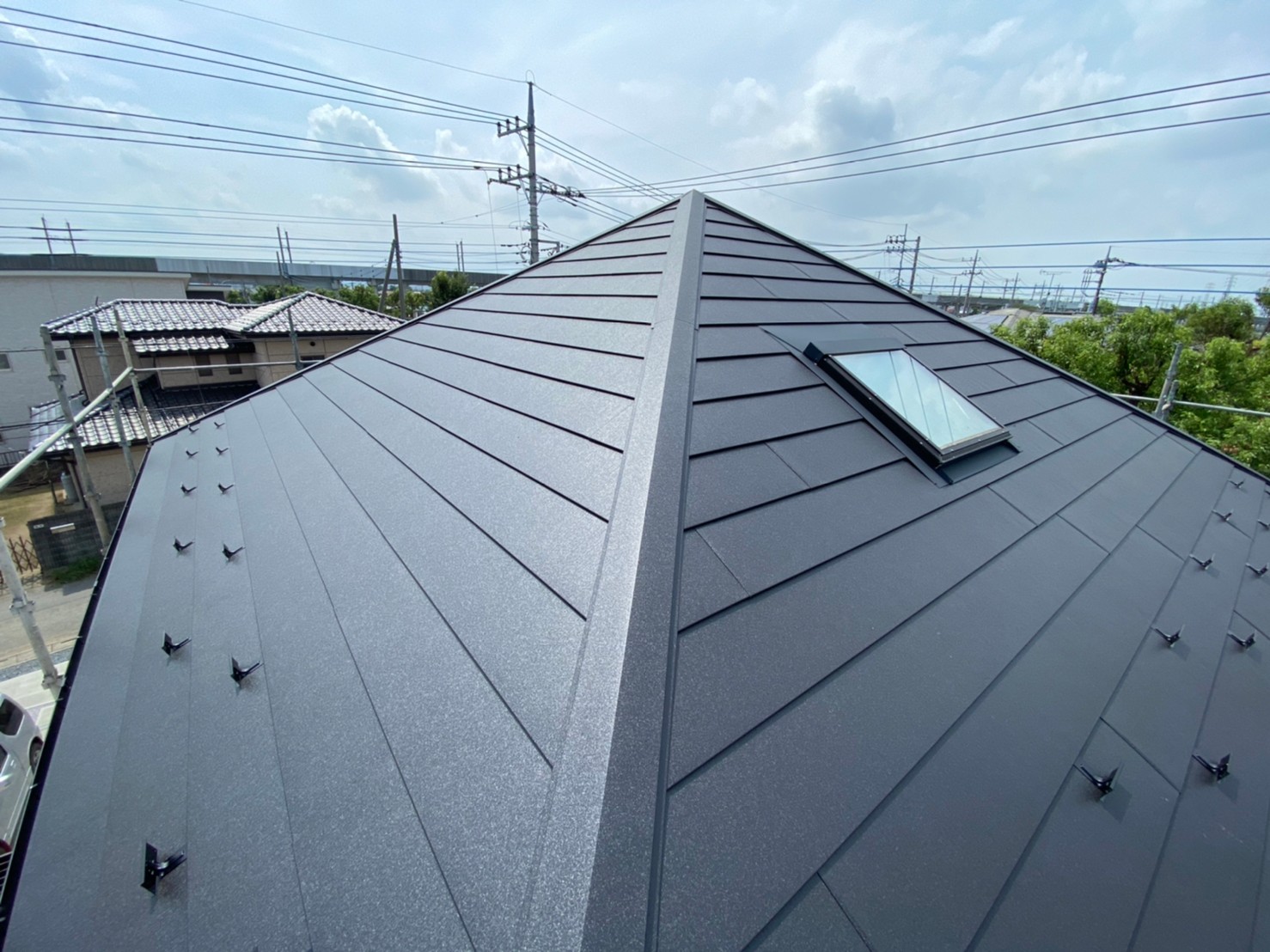 本庄市でスレート屋根からカバー工法でスーパーガルテクトを施工しました