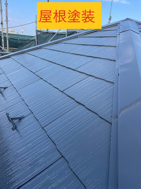 川越市で塗膜劣化により色褪せたスレート屋根を塗装　塗膜劣化は防水性が低下します