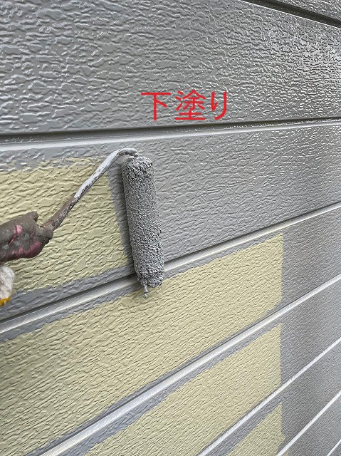 川越市で外壁塗装工事　下塗り→中塗り→上塗りどれも大事な工程です