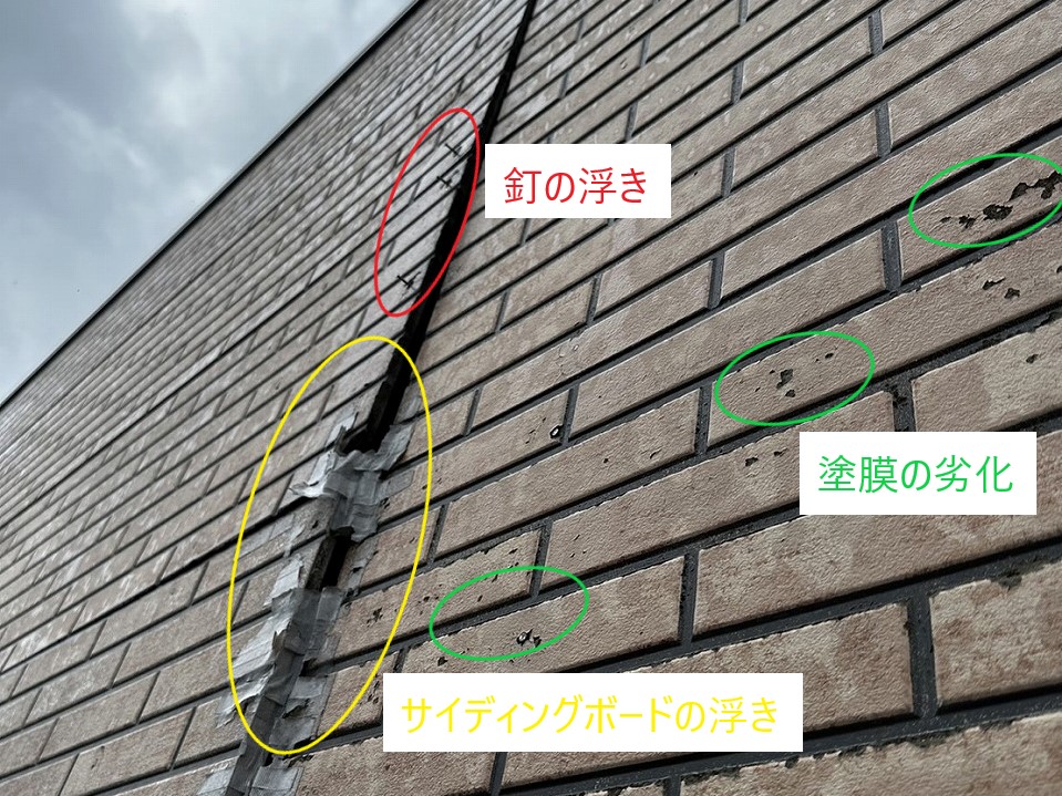 坂戸市で外壁工事のリフォーム見積もり依頼！！サイディングボードの浮きやコーキングの劣化が顕著