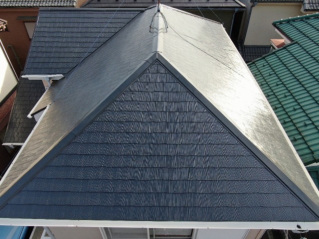 坂戸市で屋根の上に置いた使用していない太陽温水器を撤去し屋根塗装を行いました