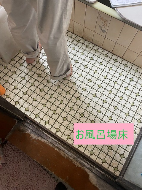 小川町で2階にお風呂があるお宅から雨漏り　1階車庫屋根まで被害が・・・