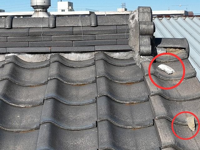 落下した漆喰片